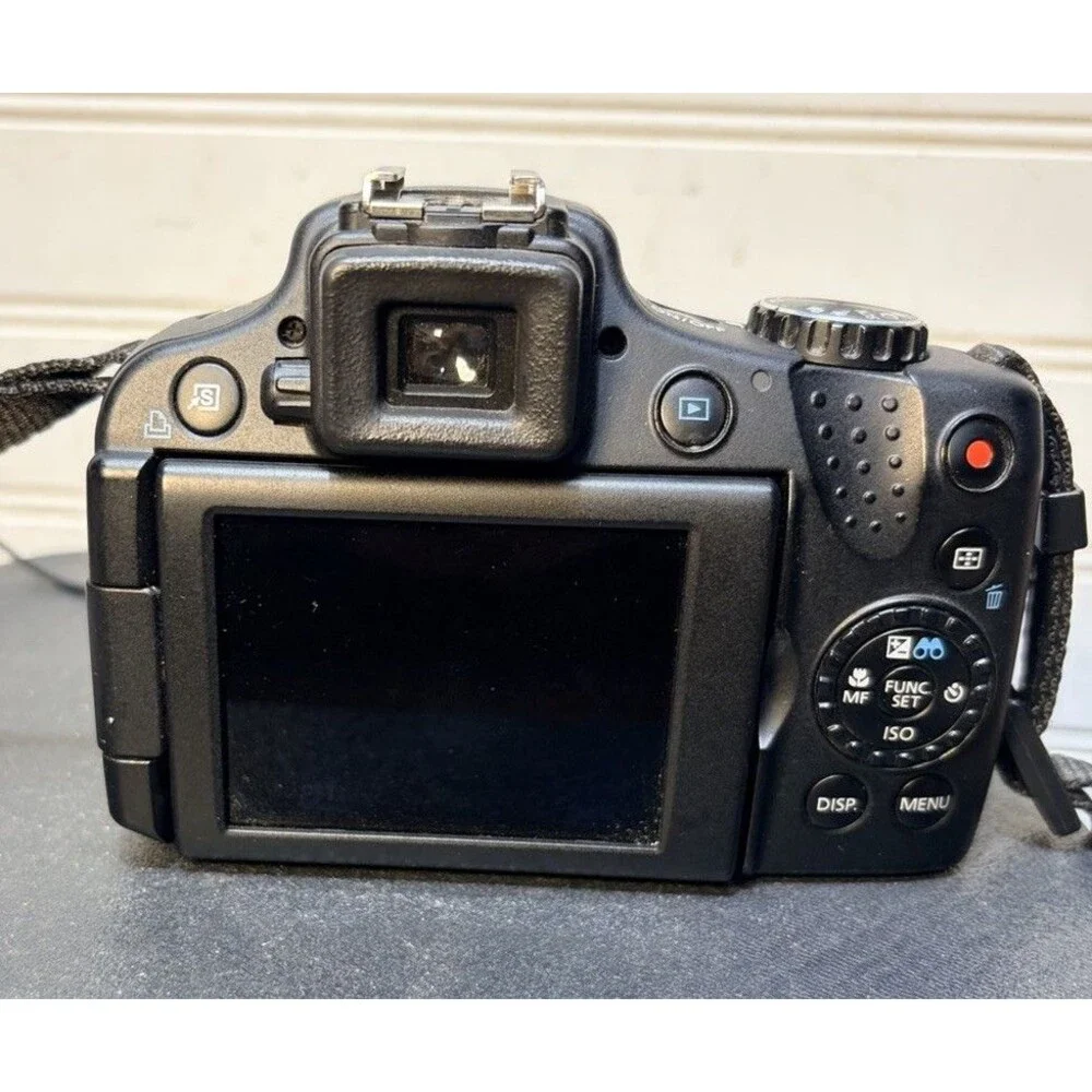 Canon PowerShot SX50 HS 12.1MP 50x Optical Zoom Digital Camera Bundle In Box